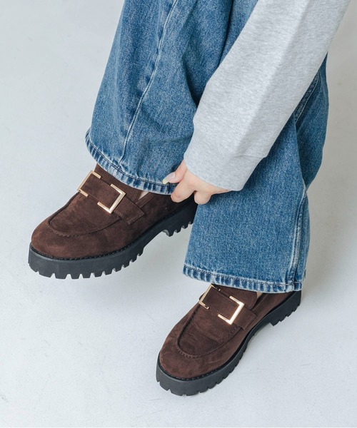 EVOL（イーボル）の「【晴雨兼用(一部カラー除く)・インヒール入り】トラックソールバックルローファー IZ5804（レインシューズ・レディース・ブラウン/ブラック/ブラック系その他・22.5cm/23.0cm/23.5cm/24.0cm/22.0cm/24.5cm/25.0cm）」の3枚目の写真