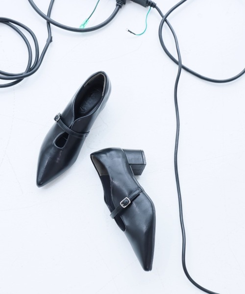 VIVIAN（ヴィヴィアン）の「履きごこちやみつき感激 ポインテッドトゥスリットストラップ4cmヒールパンプス（パンプス・レディース・ブラック/ナチュラル・23/24/25/26/22/25.5/22.5/24.5/23.5/21.5）」の6枚目の写真