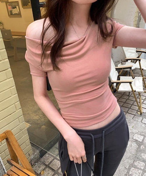 NANEA(ナネア)の「2WAYドレープTシャツ(Tシャツ/カットソー・レディース・ブラック/ホワイト/ピンク/ブラウン/イエロー・SMALL/MEDIUM/LARGE)」の21枚目の写真