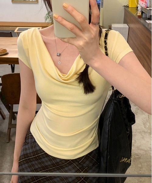 NANEA(ナネア)の「2WAYドレープTシャツ(Tシャツ/カットソー・レディース・ブラック/ホワイト/ピンク/ブラウン/イエロー・SMALL/MEDIUM/LARGE)」の19枚目の写真