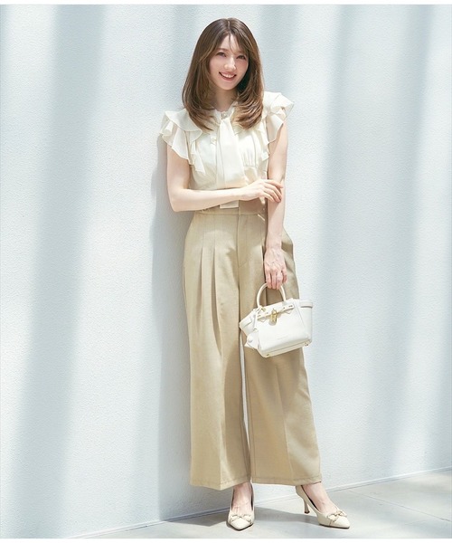 SWINGLE（スウィングル）の「ツータック美シルエットワイドパンツ（その他パンツ・レディース・ベージュ/ライトグレー・SMALL/MEDIUM）」の2枚目の写真