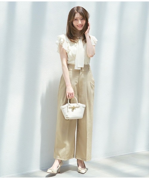 SWINGLE（スウィングル）の「ツータック美シルエットワイドパンツ（その他パンツ・レディース・ベージュ/ライトグレー・SMALL/MEDIUM）」の8枚目の写真