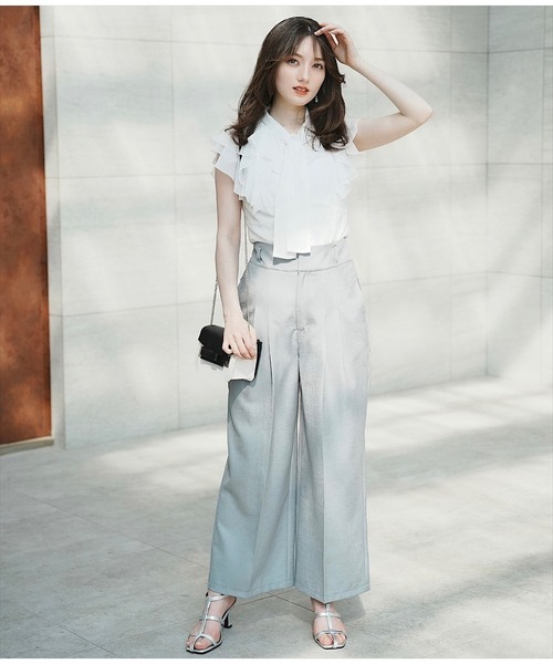 SWINGLE（スウィングル）の「ツータック美シルエットワイドパンツ（その他パンツ・レディース・ベージュ/ライトグレー・SMALL/MEDIUM）」の5枚目の写真