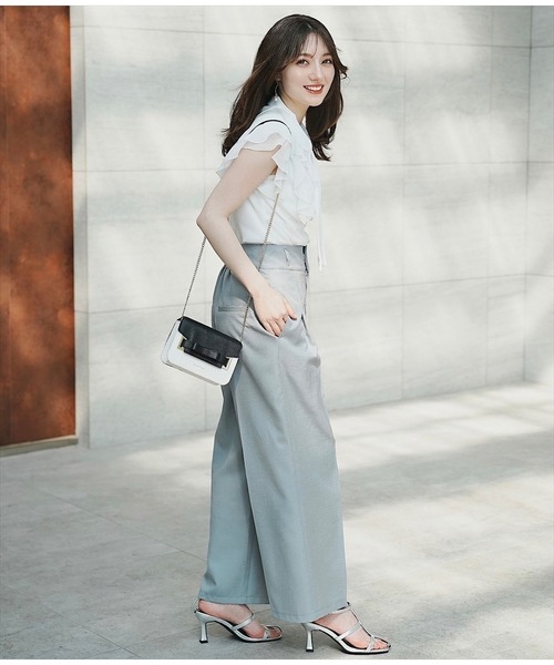 SWINGLE（スウィングル）の「ツータック美シルエットワイドパンツ（その他パンツ・レディース・ベージュ/ライトグレー・SMALL/MEDIUM）」の4枚目の写真