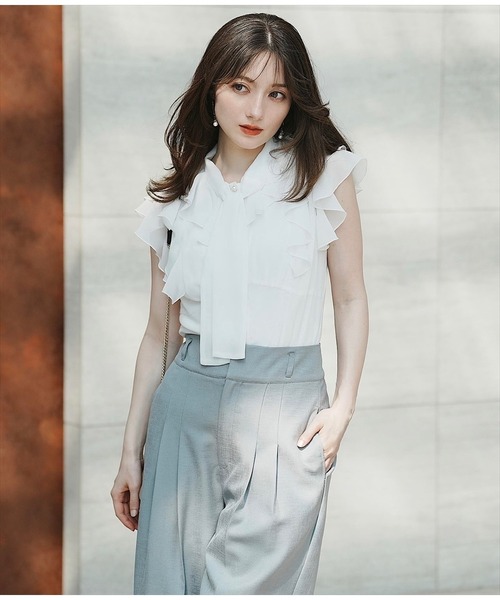 SWINGLE（スウィングル）の「ツータック美シルエットワイドパンツ（その他パンツ・レディース・ベージュ/ライトグレー・SMALL/MEDIUM）」の3枚目の写真