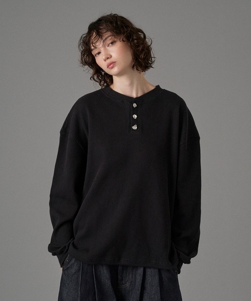 SILVER BUTTON HENRY NECK THERMAL LONG SLEEVE T-SHIRT