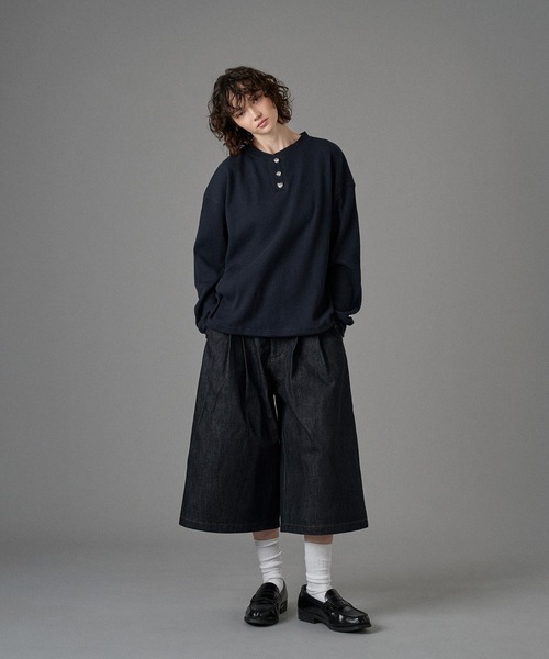 ONCILY（オンシェリー）の「SILVER BUTTON HENRY NECK THERMAL LONG SLEEVE T-SHIRT / シルバーボタンヘンリーネックサーマルロンT（Tシャツ/カットソー・メンズ・ブラック/杢グレー/ブラウン/ネイビー・SMALL/MEDIUM/LARGE）」の16枚目の写真