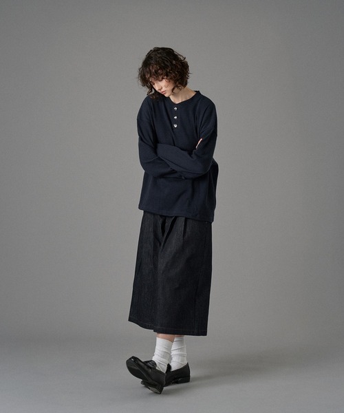 ONCILY（オンシェリー）の「SILVER BUTTON HENRY NECK THERMAL LONG SLEEVE T-SHIRT / シルバーボタンヘンリーネックサーマルロンT（Tシャツ/カットソー・メンズ・ブラック/杢グレー/ブラウン/ネイビー・SMALL/MEDIUM/LARGE）」の17枚目の写真