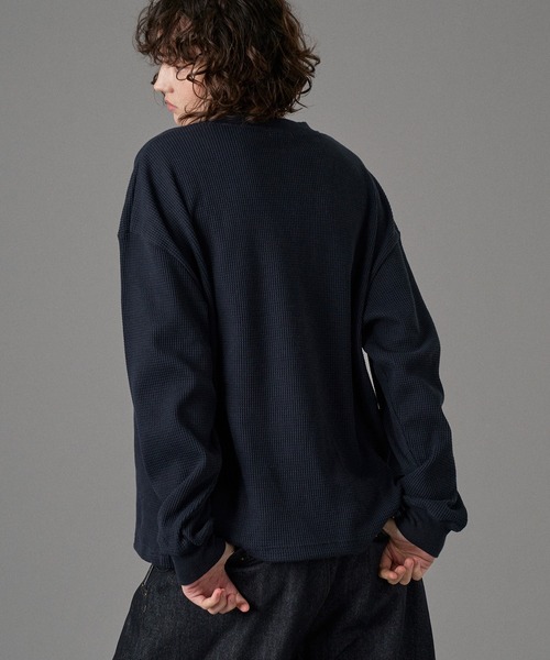 SILVER BUTTON HENRY NECK THERMAL LONG SLEEVE T-SHIRT