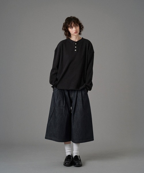 ONCILY（オンシェリー）の「SILVER BUTTON HENRY NECK THERMAL LONG SLEEVE T-SHIRT / シルバーボタンヘンリーネックサーマルロンT（Tシャツ/カットソー・メンズ・ブラック/杢グレー/ブラウン/ネイビー・SMALL/MEDIUM/LARGE）」の9枚目の写真