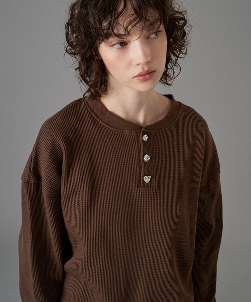 SILVER BUTTON HENRY NECK THERMAL LONG SLEEVE T-SHIRT / シルバー