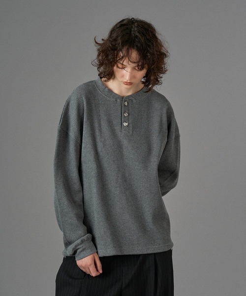 ONCILY（オンシェリー）の「SILVER BUTTON HENRY NECK THERMAL LONG SLEEVE T-SHIRT / シルバーボタンヘンリーネックサーマルロンT（Tシャツ/カットソー・メンズ・ブラック/杢グレー/ブラウン/ネイビー・SMALL/MEDIUM/LARGE）」の21枚目の写真