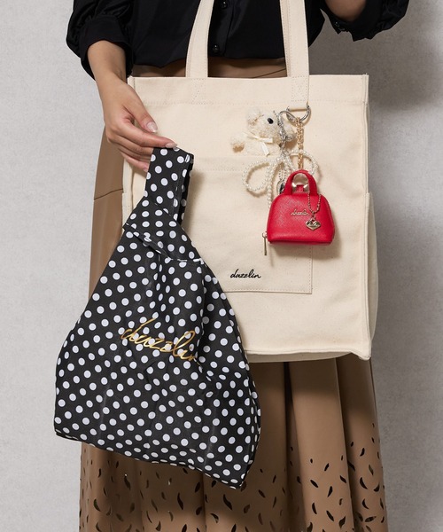 dazzlin（ダズリン）の「【dazzlin/ダズリン】熊チャーム　リボンチャーム付き　キャンバス　デニム　縦型トートバッグ　推し活バッグ（トートバッグ・レディース・ブラック/ワンウォッシュ/アイボリー・FREE）」の10枚目の写真