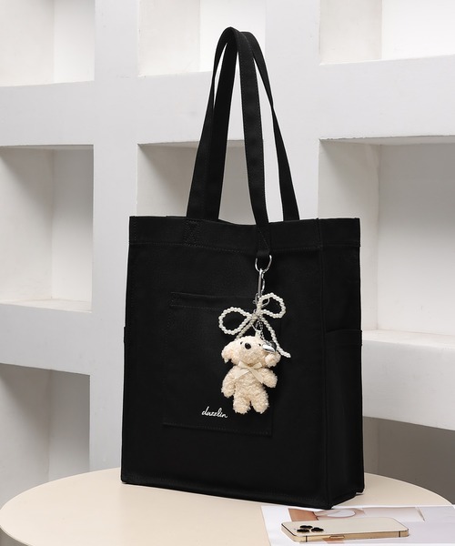 dazzlin（ダズリン）の「【dazzlin/ダズリン】熊チャーム　リボンチャーム付き　キャンバス　デニム　縦型トートバッグ　推し活バッグ（トートバッグ・レディース・ブラック/ワンウォッシュ/アイボリー・FREE）」の17枚目の写真