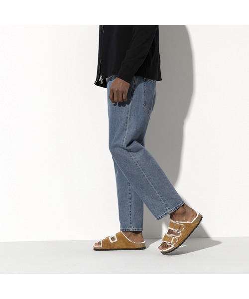 BIRKENSTOCK(ビルケンシュトック)の「【公式】ビルケンシュトック Arizona Shearling/アリゾナ シアリング スエードレザー(サンダル・メンズ・ライトブラウン・22.5cm【ナロー幅】/25cm【ナロー幅】/24.5cm【ナロー幅】)」の7枚目の写真