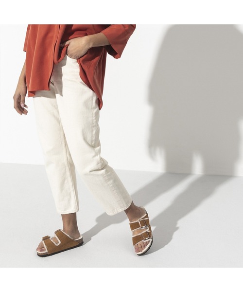 BIRKENSTOCK(ビルケンシュトック)の「【公式】ビルケンシュトック Arizona Shearling/アリゾナ シアリング スエードレザー(サンダル・メンズ・ライトブラウン・22.5cm【ナロー幅】/25cm【ナロー幅】/24.5cm【ナロー幅】)」の8枚目の写真