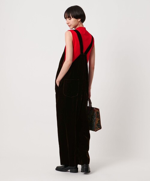 UNITED ARROWS(ユナイテッドアローズ)の「ベルベット サロペット パンツ(サロペット/オーバーオール・レディース・ブラック/ダークブラウン・38/36)」の4枚目の写真