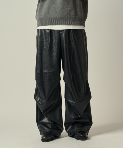 Lui's（ルイス）の「シンセテックレザーパラシュートパンツ（その他パンツ・メンズ・ブラック・M/S）」の2枚目の写真