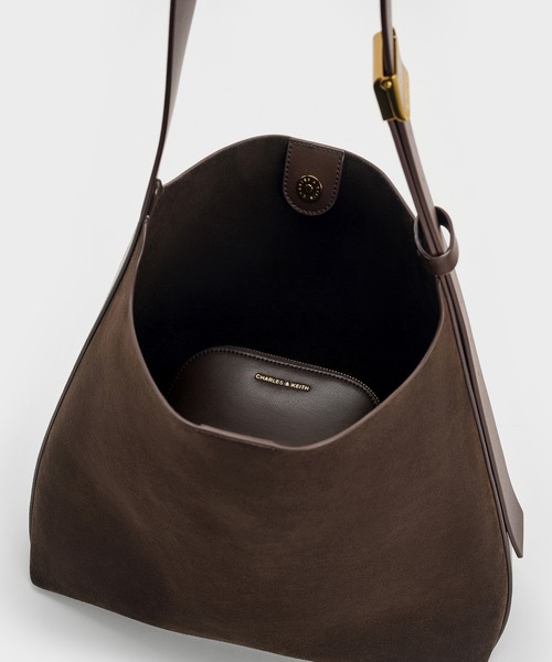 CHARLES & KEITH(チャールズ & キース)の「Edna エドナ スエードホーボーバッグ(ショルダーバッグ・レディース・ブラウン系その他7・L)」の6枚目の写真