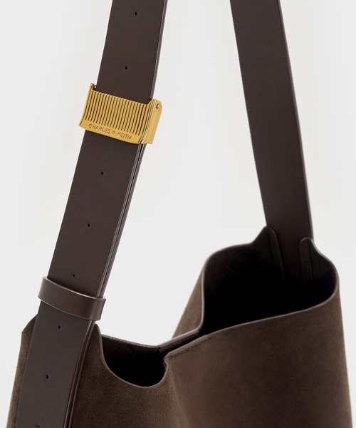 CHARLES & KEITH(チャールズ & キース)の「Edna エドナ スエードホーボーバッグ(ショルダーバッグ・レディース・ブラウン系その他7・L)」の7枚目の写真