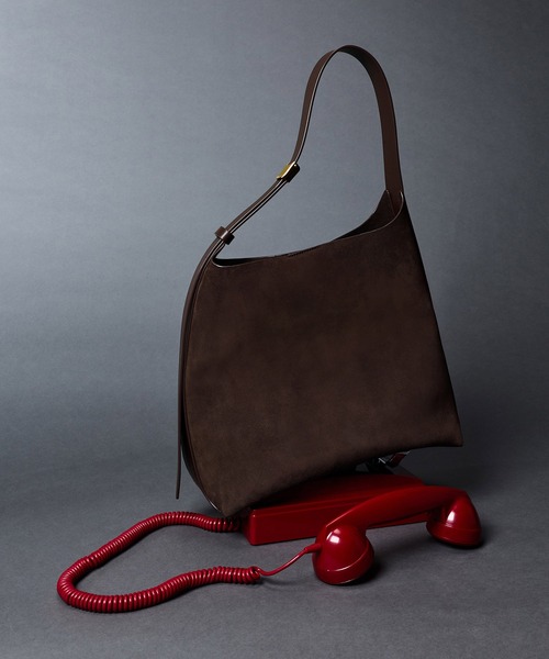 CHARLES & KEITH(チャールズ & キース)の「Edna エドナ スエードホーボーバッグ(ショルダーバッグ・レディース・ブラウン系その他7・L)」の10枚目の写真