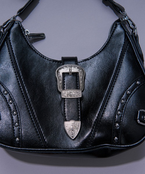 Ellno Loset（エルノロゼット）の「バックルベルトハーフムーンショルダーバッグ（ショルダーバッグ・メンズ・ブラック・FREE）」の4枚目の写真