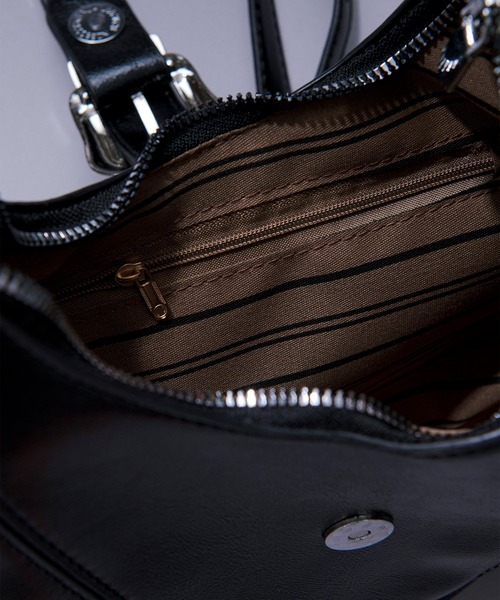 Ellno Loset（エルノロゼット）の「バックルベルトハーフムーンショルダーバッグ（ショルダーバッグ・メンズ・ブラック・FREE）」の7枚目の写真