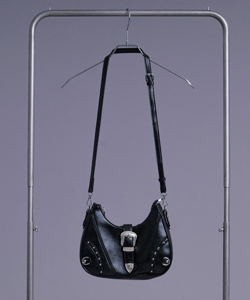 Ellno Loset（エルノロゼット）の「バックルベルトハーフムーンショルダーバッグ（ショルダーバッグ・メンズ・ブラック・FREE）」の13枚目の写真