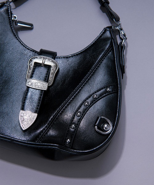 Ellno Loset（エルノロゼット）の「バックルベルトハーフムーンショルダーバッグ（ショルダーバッグ・メンズ・ブラック・FREE）」の5枚目の写真