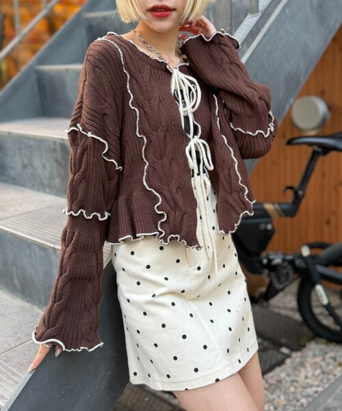 w closet（ダブルクローゼット）の「配色メロウケーブルリボンカーディガン（カーディガン/ボレロ・レディース・アイボリー/サックスブルー/グレー/グリーン/ネイビー/ブラウン・FREE）」の4枚目の写真