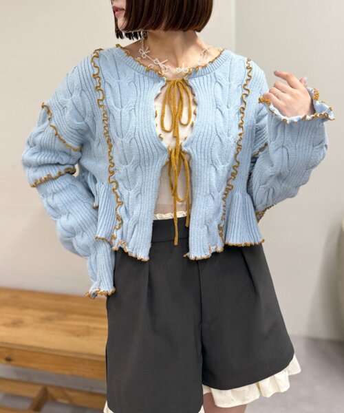 w closet（ダブルクローゼット）の「配色メロウケーブルリボンカーディガン（カーディガン/ボレロ・レディース・アイボリー/サックスブルー/グレー/グリーン/ネイビー/ブラウン・FREE）」の6枚目の写真
