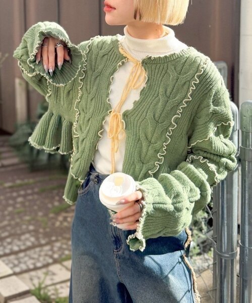 w closet（ダブルクローゼット）の「配色メロウケーブルリボンカーディガン（カーディガン/ボレロ・レディース・アイボリー/サックスブルー/グレー/グリーン/ネイビー/ブラウン・FREE）」の5枚目の写真