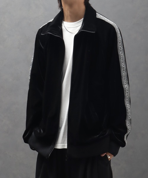 Art re A select（アトリエセレクト）の「モードサイドライン ベロアトラックジャケット（ブルゾン・メンズ・ブルー/ブラック/ベージュ・M/L/XL）」の4枚目の写真