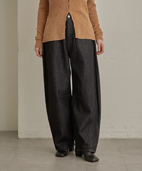 Omekashi（オメカシ）の「カーブデニム（デニムパンツ・レディース・インディゴブルー/ブラック・マルチサイズ）」の2枚目の写真