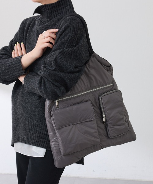 PAPILLONNER（パピヨネ）の「軽量/リバーシブルパフィートート（ショルダーバッグ・レディース・カーキ/チャコールグレー・FREE）」の4枚目の写真