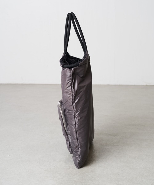 PAPILLONNER（パピヨネ）の「軽量/リバーシブルパフィートート（ショルダーバッグ・レディース・カーキ/チャコールグレー・FREE）」の11枚目の写真