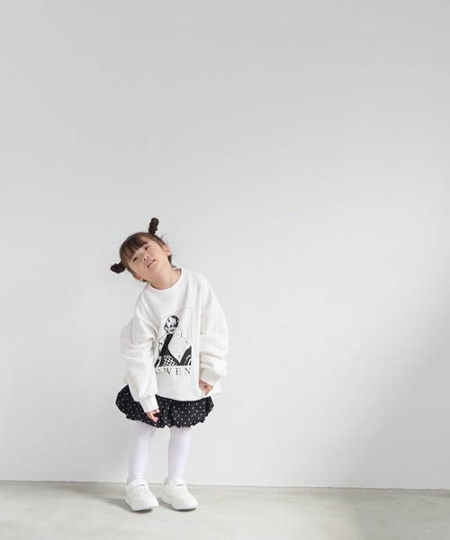 LOWRYS FARM（ローリーズファーム）の「フォトウラケプルオーバー　601899（スウェット・キッズ・ブラック/アイボリー/ブルー・130cm/110cm/150cm）」の4枚目の写真