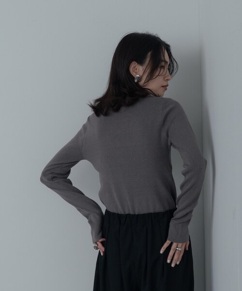 GALLEST（ギャレスト）の「【一部店舗限定】ポロ衿リブニット（ニット/セーター・レディース・グレー/ブラウン系その他/アイボリー・38）」の10枚目の写真