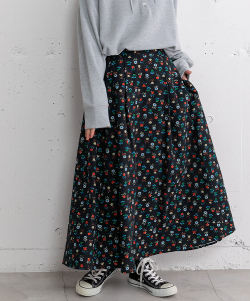 POU DOU DOU（プードゥドゥ）の「フラワープリントフレアスカート（スカート・レディース・ネイビー/ブラック・M）」の2枚目の写真