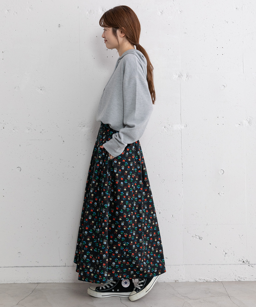 POU DOU DOU（プードゥドゥ）の「フラワープリントフレアスカート（スカート・レディース・ネイビー/ブラック・M）」の5枚目の写真