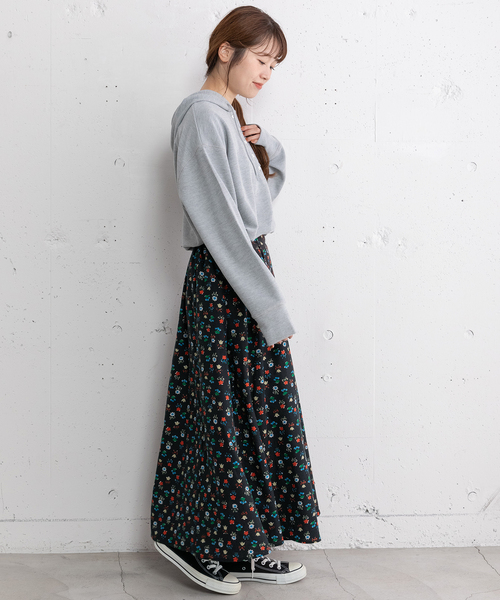 POU DOU DOU（プードゥドゥ）の「フラワープリントフレアスカート（スカート・レディース・ネイビー/ブラック・M）」の7枚目の写真