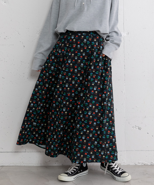 POU DOU DOU（プードゥドゥ）の「フラワープリントフレアスカート（スカート・レディース・ネイビー/ブラック・M）」の8枚目の写真