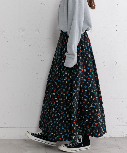 POU DOU DOU（プードゥドゥ）の「フラワープリントフレアスカート（スカート・レディース・ネイビー/ブラック・M）」の9枚目の写真