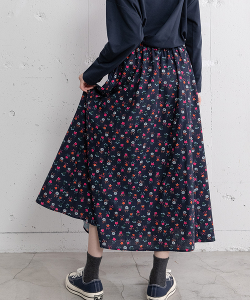 POU DOU DOU（プードゥドゥ）の「フラワープリントフレアスカート（スカート・レディース・ネイビー/ブラック・M）」の19枚目の写真