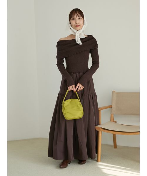 emmi（エミ）の「オフショルニットドッキングワンピース（ワンピース・レディース・レッド/ブラウン/アイボリー・0/1）」の17枚目の写真