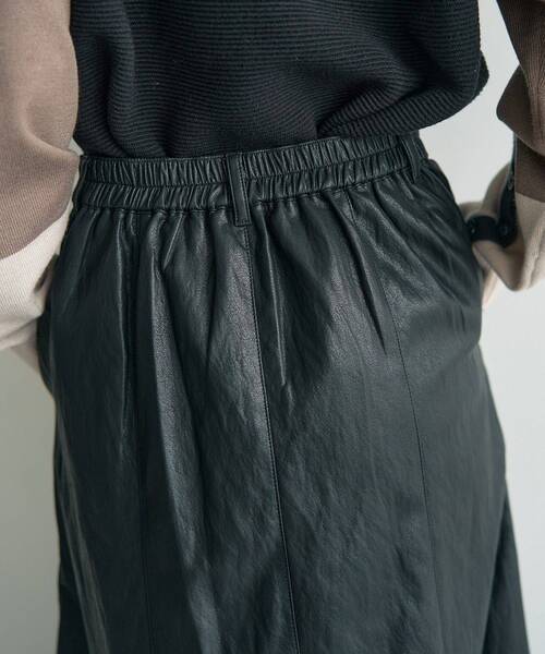 Editt by YECCA VECCA(エディットバイイェッカヴェッカ)の「レザーライクマーメイドスカート(スカート・レディース・アイボリー/ブラック・FREE)」の4枚目の写真