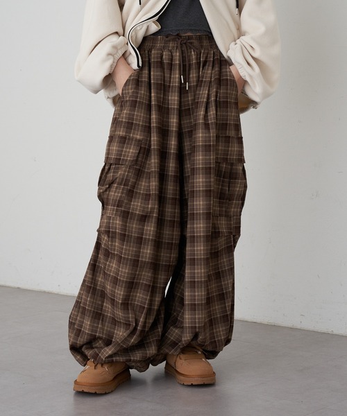 RAY CASSIN（レイカズン）の「バレルカーゴパンツ（その他パンツ・レディース・チャコールグレー/ブラウン系その他2/ブラウン・FREE）」の20枚目の写真