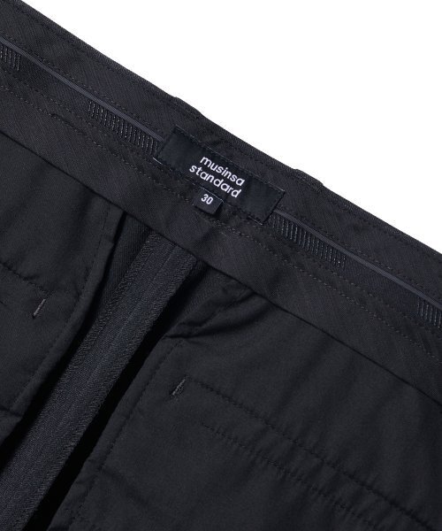 MUSINSA STANDARD（ムシンサスタンダード）の「リサイクルツーピンタックワイドヒドゥンバンディングスラックス[チャコールグレー]（スラックス・メンズ・その他・40/38/42/36/34/30/26/27/28/29/33/31/32）」の6枚目の写真