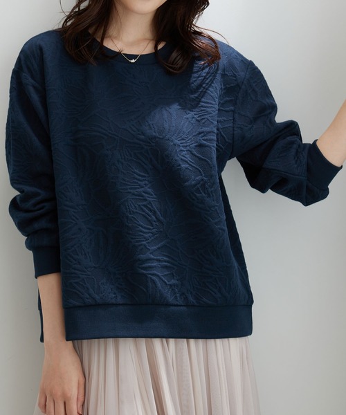 BELLUNA PLUS(ベルーナ)の「花柄ふくれジャカード素材プルオーバー(Tシャツ/カットソー・レディース・チャコール/ネイビー/杢グレー/アイボリー/ミント・LARGE/X-LARGE/MEDIUM)」の9枚目の写真