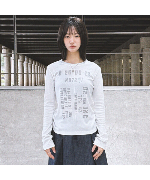 DAMISH(ダミシュ)の「ステンシルナンバリングロングスリーブ_アイボリー(Tシャツ/カットソー・レディース・アイボリー・FREE)」の1枚目の写真